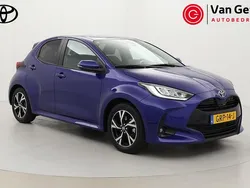 Blauw Gebruikt 2024 Toyota Yaris Hybrid Edition Hatchback | € 25.499 (Eerlijke prijs)