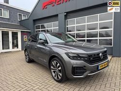 Grijs (metallic) Gebruikt 2019 VW Touareg Black Edition SUV | € 39.500 (Goede deal)