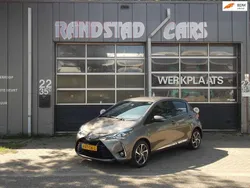 Bruin Gebruikt 2018 Toyota Yaris Hybrid Premium Hatchback | € 16.499 (Eerlijke prijs)