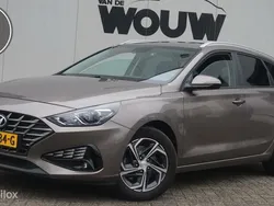 Bruin Gebruikt 2022 Hyundai i30 Comfort Stationwagen | € 20.395 (Eerlijke prijs)