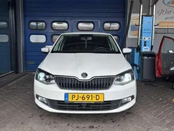 Wit Gebruikt 2017 Skoda Fabia Drive Sedan | € 6.750 (Goede deal)