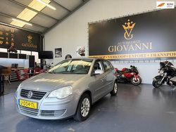 Grijs Gebruikt 2007 VW Polo Sedan | € 1.650 (Eerlijke prijs)
