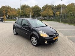 Zwart Gebruikt 2007 Renault Clio II Dynamique Hatchback | € 1.950 (Eerlijke prijs)