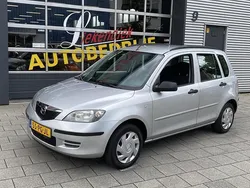 Grijs, metallic lak Gebruikt 2004 Mazda 2 Exclusive MPV | € 1.650 (Eerlijke prijs)
