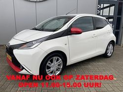 Wit Gebruikt 2017 Toyota Aygo X-cite Hatchback | € 7.450 (Eerlijke prijs)
