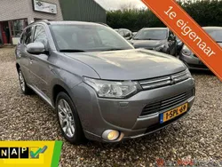 Grijs, metallic lak Gebruikt 2013 Mitsubishi Outlander P-HEV Intense SUV | € 9.999 (Eerlijke prijs)