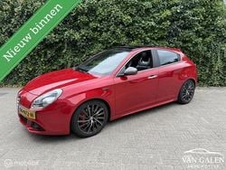 Rood Gebruikt 2015 Alfa Romeo Giulietta Quadrifoglio Hatchback | € 16.499 (Goede deal)