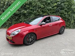 Rood Gebruikt 2015 Alfa Romeo Giulietta Hatchback | € 16.749 (Eerlijke prijs)