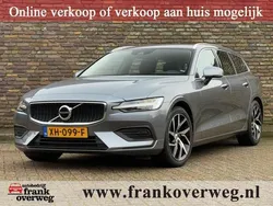 Grijs, metallic lak Gebruikt 2019 Volvo V60 Momentum Stationwagen | € 27.450 (Goede deal)