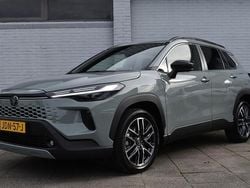 Groen, metallic lak Nieuw 2025 Toyota Corolla Cross SUV | € 42.999