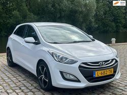 Wit Gebruikt 2015 Hyundai i30 Hatchback | € 8.999 (Eerlijke prijs)
