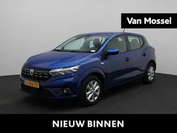 Blauw Gebruikt 2023 Dacia Sandero Comfort Hatchback | € 16.740 (Eerlijke prijs)