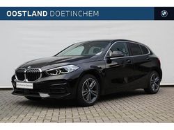 Zwart Gebruikt 2023 BMW 118 Sport Line Hatchback | € 25.950 (Eerlijke prijs)
