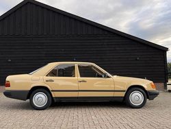 Geel Gebruikt 1986 Mercedes 200 Sedan | € 19.900