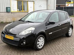 Zwart (metallic) Gebruikt 2012 Renault Clio R.S. Authentique Hatchback | € 2.995 (Eerlijke prijs)