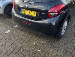 Zwart Gebruikt 2016 Peugeot 208 Hatchback | € 4.600 (Goede deal)