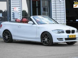 Wit, metallic lak Gebruikt 2008 BMW 118 Cabriolet Executive Cabriolet | € 10.850 (Eerlijke prijs)