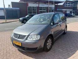 Grijs, metallic lak Gebruikt 2004 VW Touran Trendline MPV | € 2.222 (Eerlijke prijs)