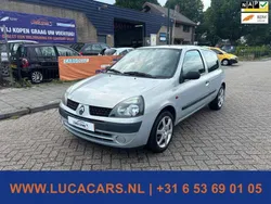 Grijs, metallic lak Gebruikt 2002 Renault Clio II Authentique Hatchback | € 1.495 (Goede deal)