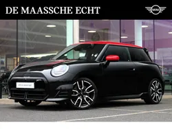 Zwart, metallic lak Gebruikt 2024 Mini Cooper Hatchback | € 34.450