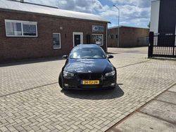Zwart Gebruikt 2006 BMW 330 Coupé | € 12.999 (Eerlijke prijs)
