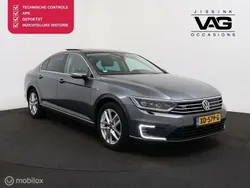 Grijs, metallic lak Gebruikt 2016 VW Passat Highline Sedan | € 14.899 (Goede deal)