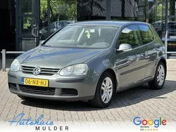 Groen, metallic lak Gebruikt 2004 VW Golf IV Trendline Hatchback | € 1.745 (Eerlijke prijs)
