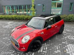 Rood Gebruikt 2017 Mini Cooper Business Hatchback | € 12.950 (Iets duurder)