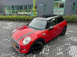 Rood Gebruikt 2017 Mini Cooper Business Hatchback | € 11.950 (Goede deal)