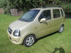 Geel (metallic) Gebruikt 2004 Opel Agila Comfort Hatchback | € 2.749