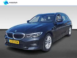 Zwart, metallic lak Gebruikt 2020 BMW 318 Basis Stationwagen | € 22.930 (Goede deal)