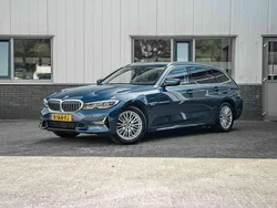 Blauw, metallic lak Gebruikt 2022 BMW 320 Sport Line Stationwagen | € 26.750 (Super prijs)