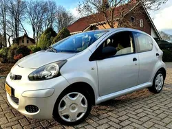 Grijs Gebruikt 2010 Toyota Aygo Cool Hatchback | € 3.295 (Eerlijke prijs)