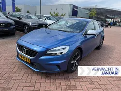 Blauw Gebruikt 2017 Volvo V40 R-Design Stationwagen | € 18.194 (Eerlijke prijs)