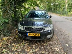 Zwart Gebruikt 2011 Skoda Octavia Elegance Stationwagen | € 2.000 (Super prijs)