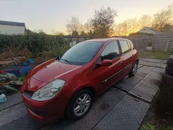 Rood Gebruikt 2007 Renault Clio II Dynamique Hatchback | € 1.999 (Eerlijke prijs)