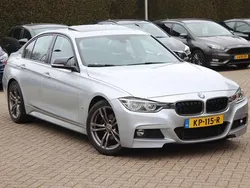 Grijs, metallic lak Gebruikt 2016 BMW 330 M Sport Sedan | € 17.450 (Super prijs)