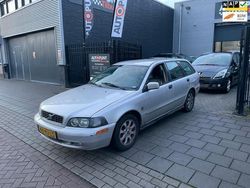 Grijs, metallic lak Gebruikt 2003 Volvo V40 Stationwagen | € 999 (Duur)