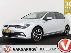 Grijs, metallic lak Gebruikt 2020 VW Golf VIII Style Hatchback | € 20.899 (Eerlijke prijs)
