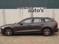 Grijs, metallic lak Gebruikt 2023 Volvo V60 Stationwagen | € 34.900 (Goede deal)
