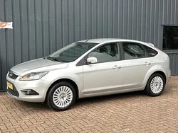 Grijs, metallic lak Gebruikt 2009 Ford Focus Titanium Hatchback | € 2.995 (Eerlijke prijs)
