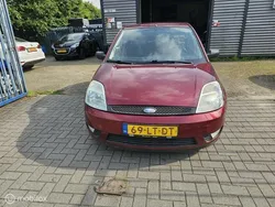 Rood Gebruikt 2003 Ford Fiesta Ambiente Hatchback | € 1.900 (Eerlijke prijs)