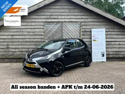Zwart, metallic lak Gebruikt 2014 Toyota Aygo X-wave Hatchback | € 6.445 (Eerlijke prijs)