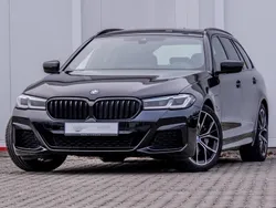 Zwart Gebruikt 2024 BMW 530e M Sport Stationwagen | € 53.800 (Eerlijke prijs)