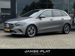 Grijs Gebruikt 2019 Mercedes B180 Business MPV | € 22.850 (Eerlijke prijs)