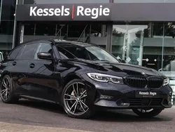 Zwart Gebruikt 2021 BMW 330e Sport Line Stationwagen | € 32.950 (Eerlijke prijs)