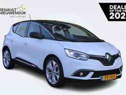 Ijswit met dak in sterzwart Gebruikt 2017 Renault Scénic IV Zen MPV | € 13.445 (Goede deal)