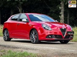 Rood Gebruikt 2017 Alfa Romeo Giulietta Veloce Hatchback | € 17.899 (Super prijs)