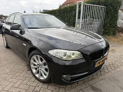 Zwart, metallic lak Gebruikt 2012 BMW 530 Executive Stationwagen | € 7.999 (Super prijs)