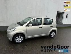 Beige, metallic lak Gebruikt 2009 Daihatsu Sirion Hatchback | € 2.950 (Eerlijke prijs)